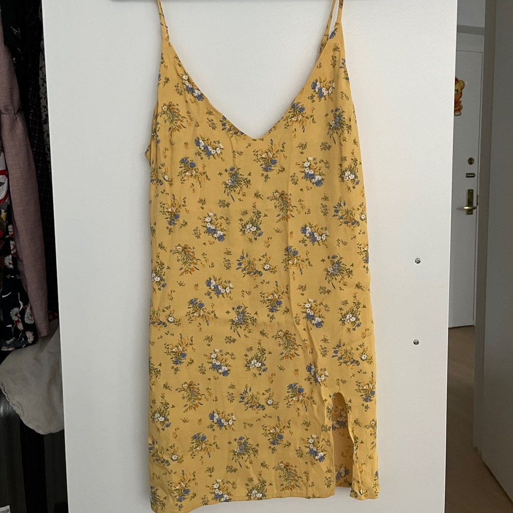 Beautiful Reformation Mini Dress!! Super cute flower prints!